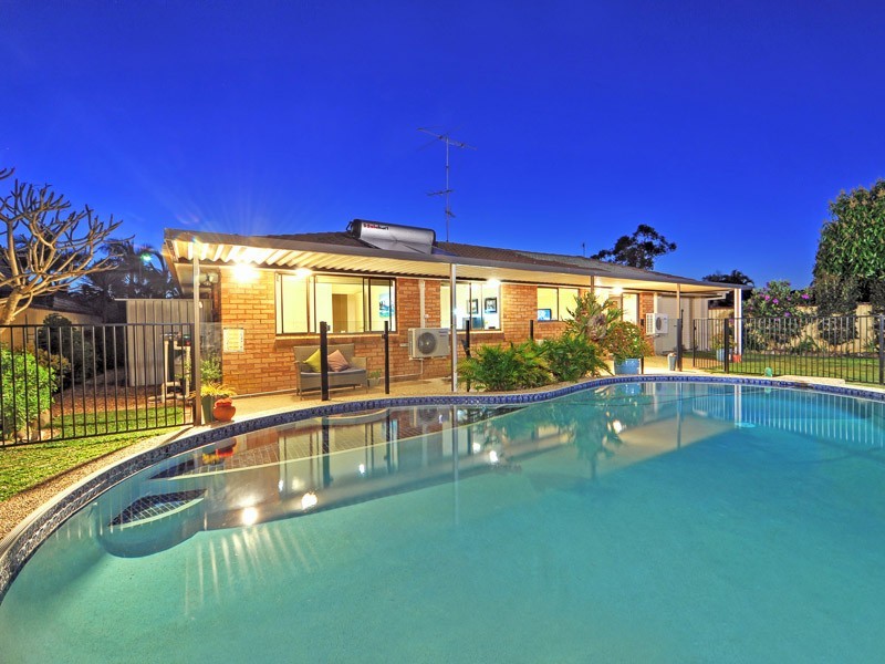 17 Bowline Road, Mermaid Waters QLD 4218