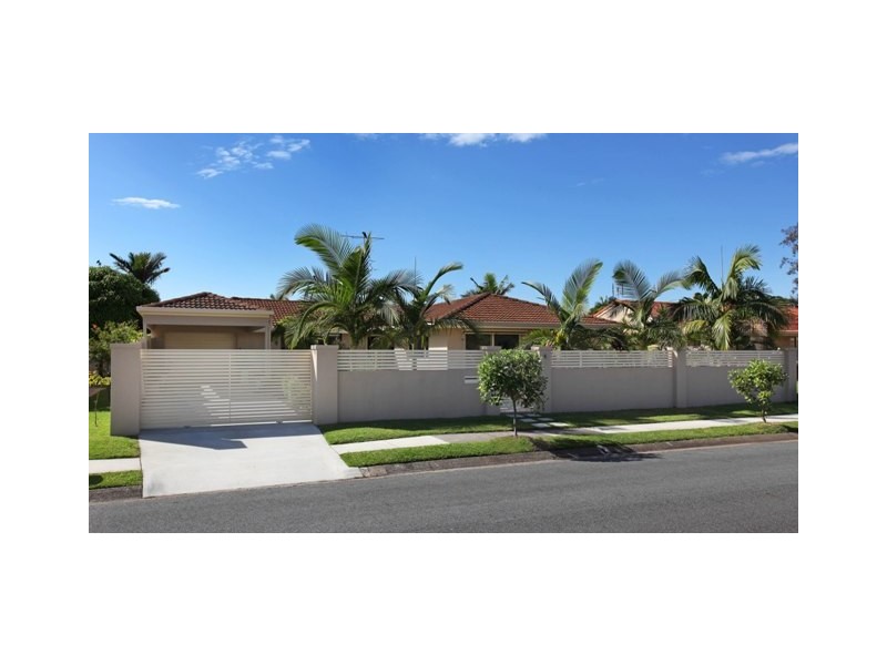 17 Bowline Road, Mermaid Waters QLD 4218