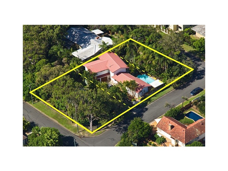 4 Hilltop Street, Labrador QLD 4215