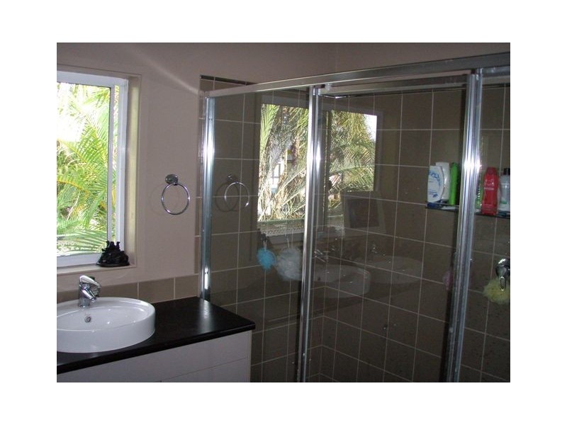 4 Hilltop Street, Labrador QLD 4215
