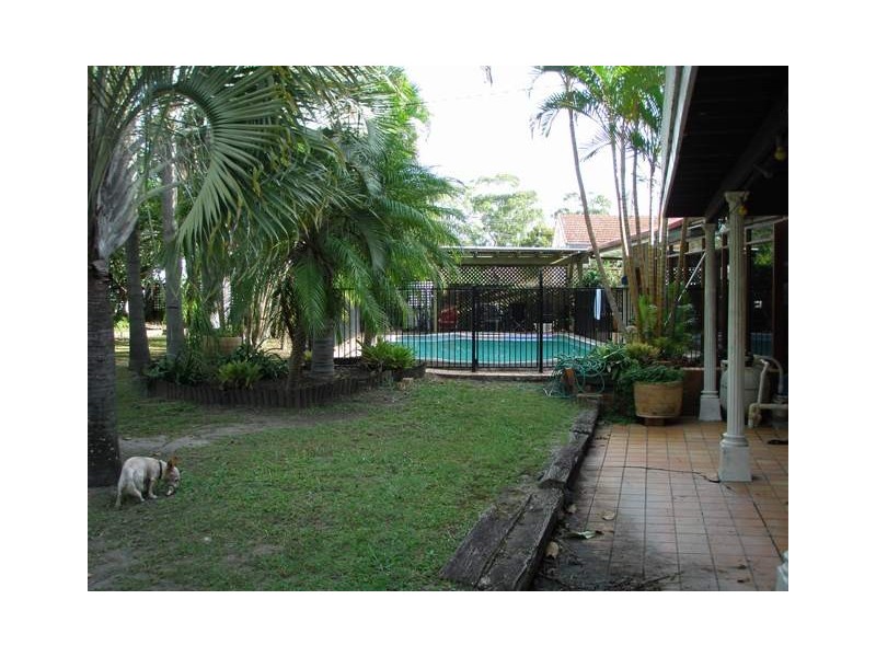 4 Hilltop Street, Labrador QLD 4215