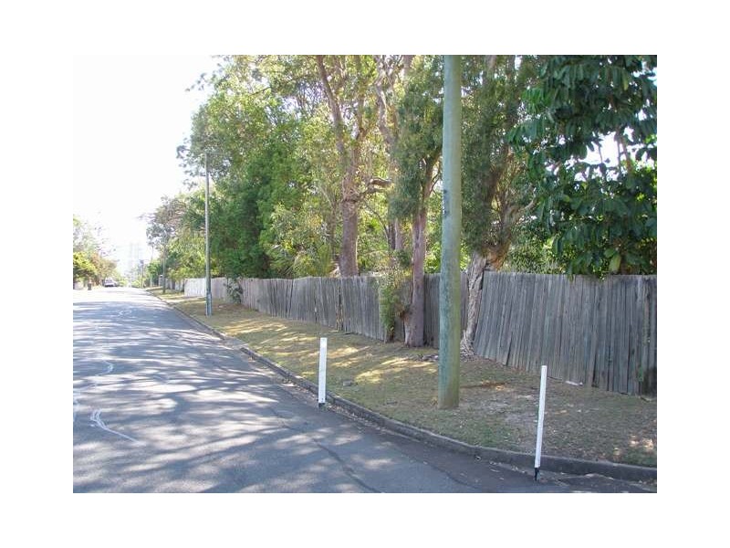4 Hilltop Street, Labrador QLD 4215
