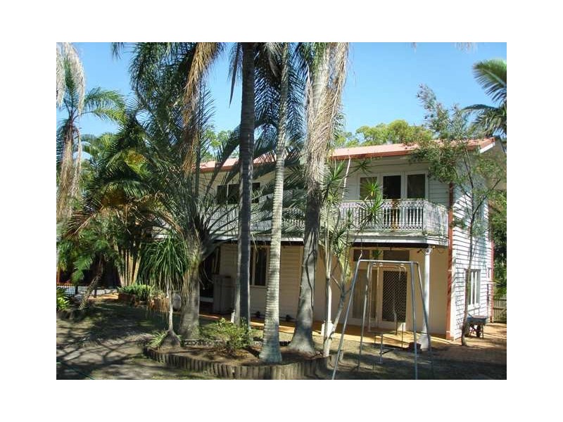 4 Hilltop Street, Labrador QLD 4215
