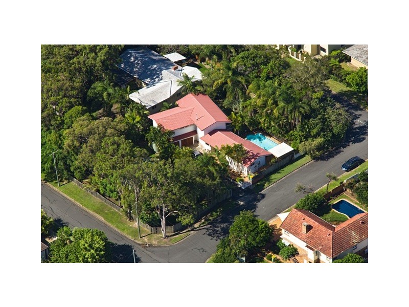 4 Hilltop Street, Labrador QLD 4215