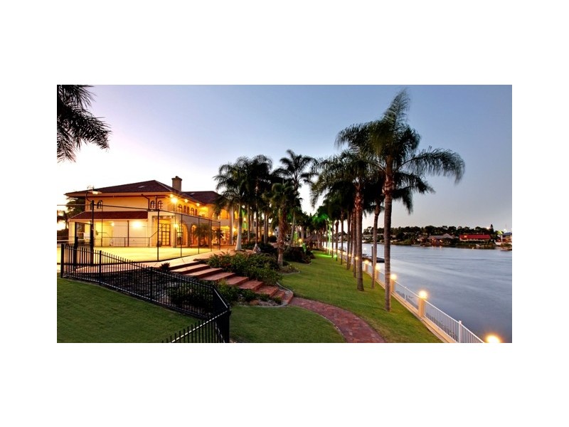 ‘Bartinon’ 26 Marseille Court, Sorrento QLD 4217