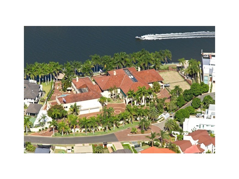 ‘Bartinon’ 26 Marseille Court, Sorrento QLD 4217