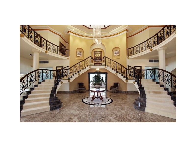 ‘Bartinon’ 26 Marseille Court, Sorrento QLD 4217