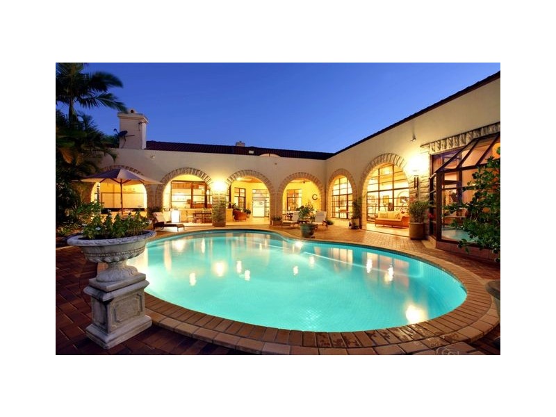 ‘Bartinon’ 26 Marseille Court, Sorrento QLD 4217