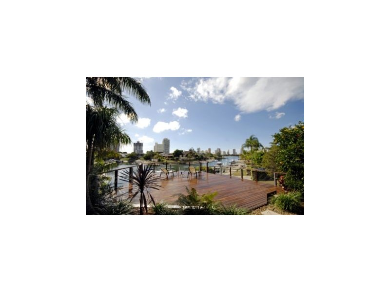 19 Wildash Street, Southport QLD 4215