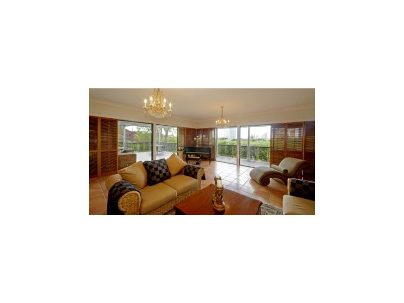 19 Wildash Street, Southport QLD 4215