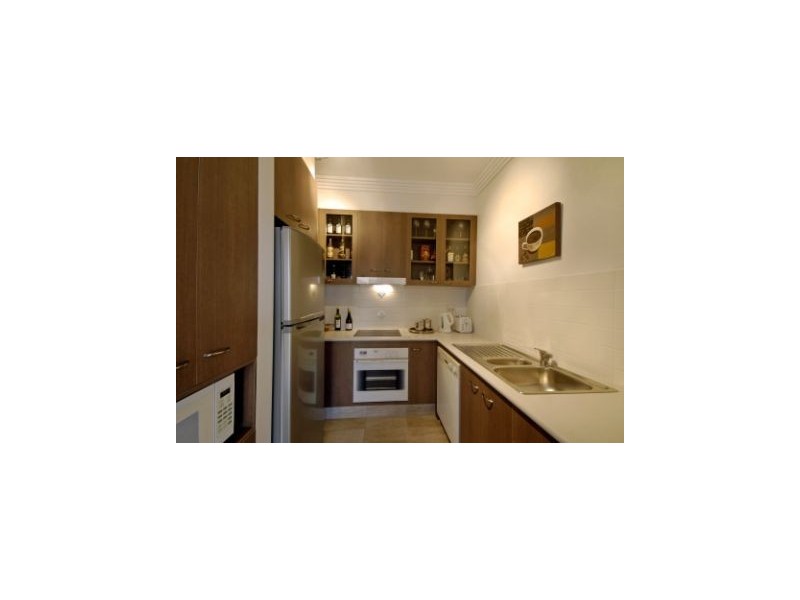 19 Wildash Street, Southport QLD 4215