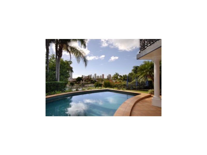 19 Wildash Street, Southport QLD 4215