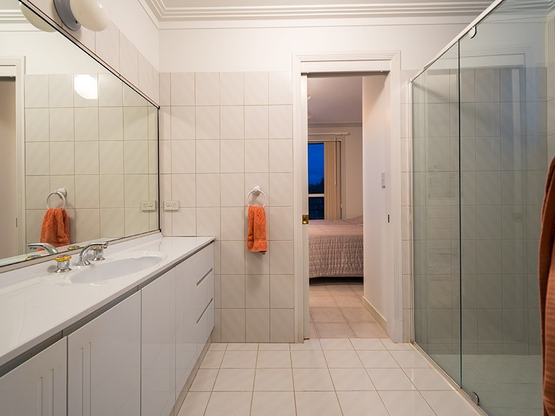 9 Bal Harbour, Broadbeach Waters QLD 4218