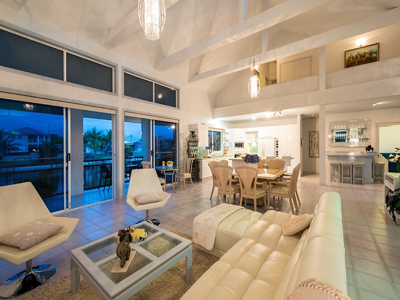 9 Bal Harbour, Broadbeach Waters QLD 4218