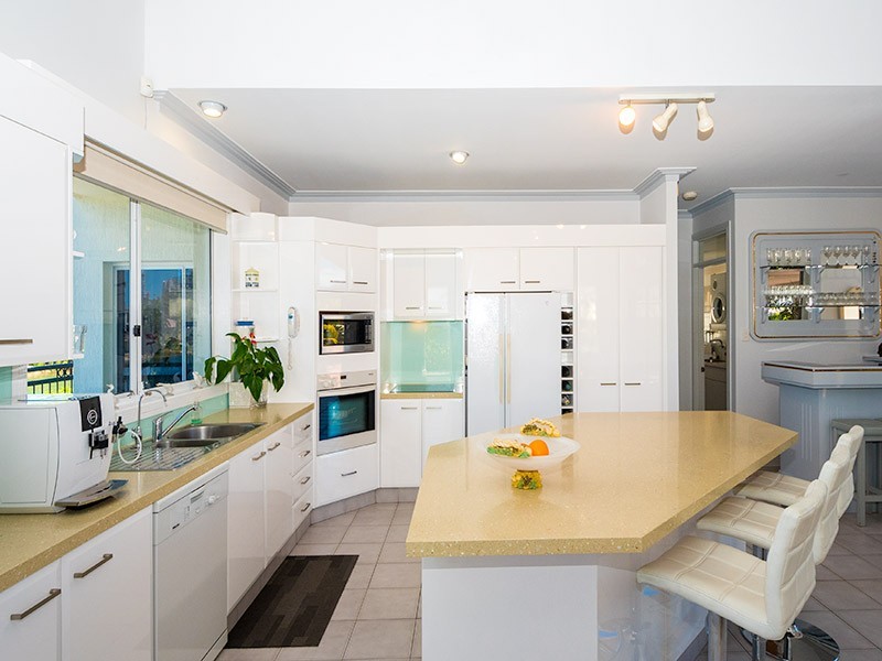 9 Bal Harbour, Broadbeach Waters QLD 4218