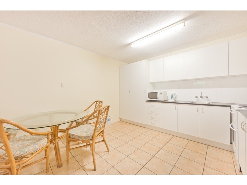 2 ‘Eva’, 26 Leonard Avenue, Surfers Paradise QLD 4217