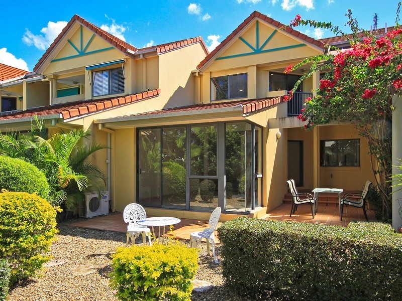 Villa 3 ‘Bradford South’ 125 Santa Cruz Blvd, Clear Island Waters QLD 4226