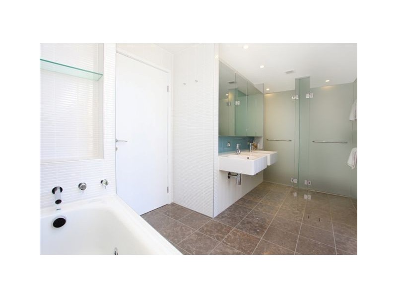 1/173 Old Burleigh Road, Broadbeach QLD 4218