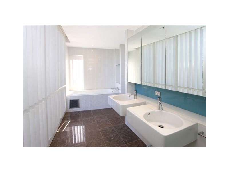 1/173 Old Burleigh Road, Broadbeach QLD 4218