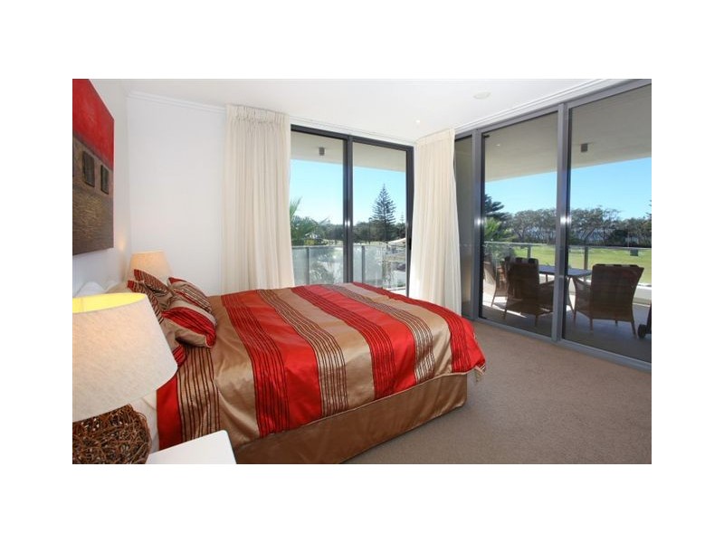 1/173 Old Burleigh Road, Broadbeach QLD 4218