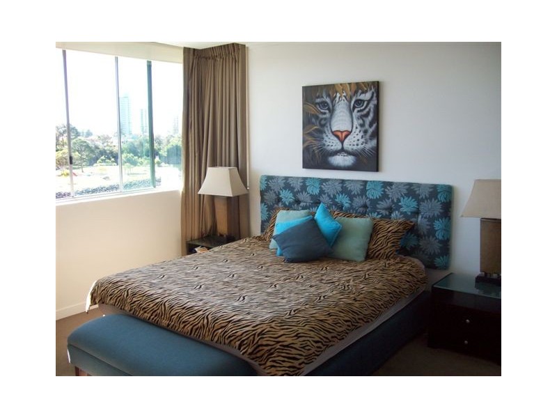 Villa 6 Freshwater 33 TE Peters Drive, Broadbeach Waters QLD 4218