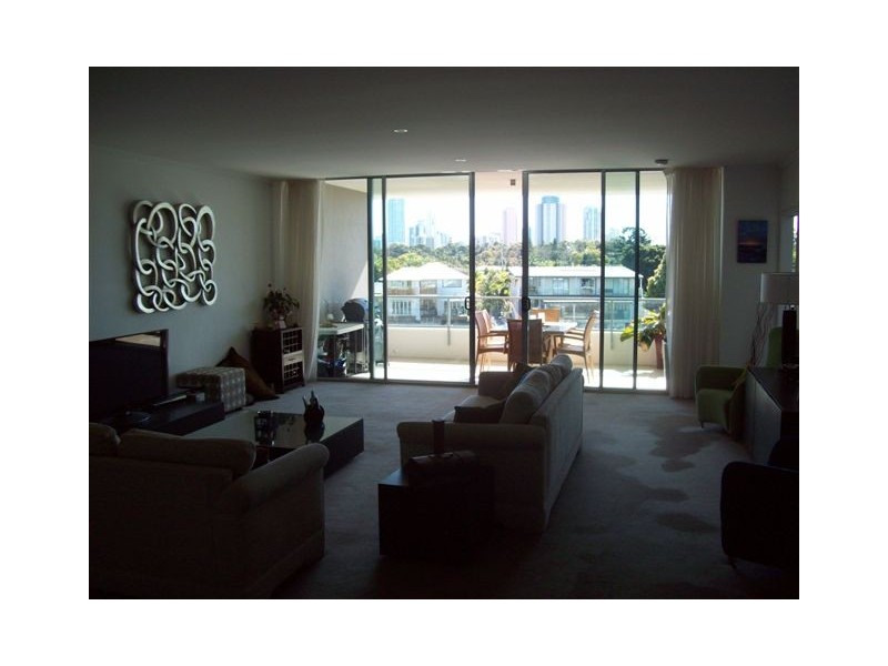 Villa 6 Freshwater 33 TE Peters Drive, Broadbeach Waters QLD 4218