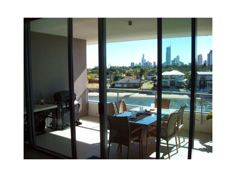 Villa 6 Freshwater 33 TE Peters Drive, Broadbeach Waters QLD 4218