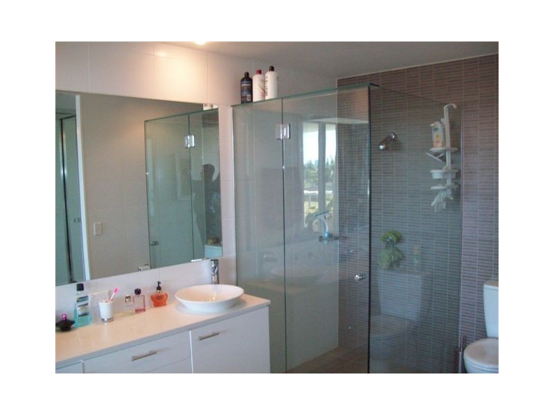 Villa 6 Freshwater 33 TE Peters Drive, Broadbeach Waters QLD 4218