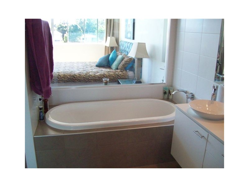 Villa 6 Freshwater 33 TE Peters Drive, Broadbeach Waters QLD 4218