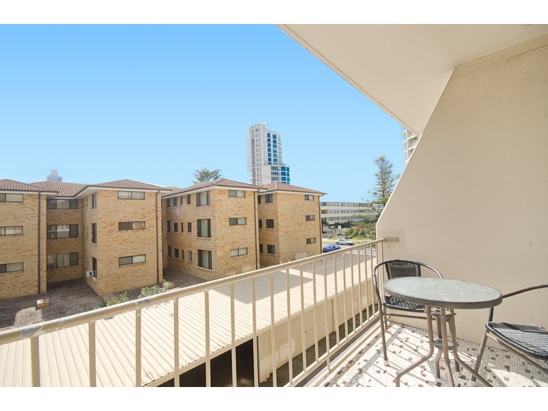 7 ‘Queensleigh’, 5 Queensland Avenue, Broadbeach QLD 4218