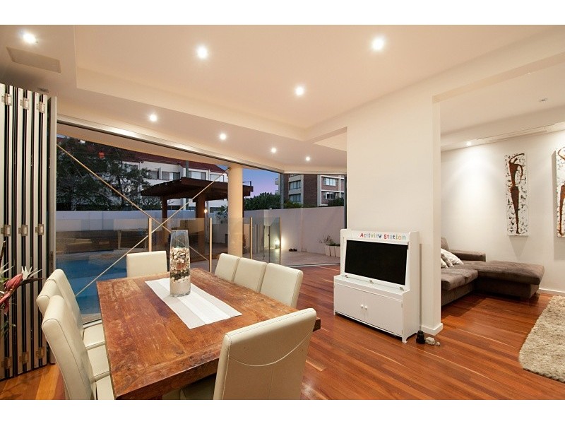 12 Nagel Avenue, Miami QLD 4220