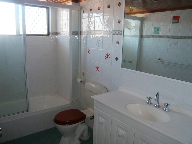 1/4 Seabeach Ave, Mermaid Beach QLD 4218