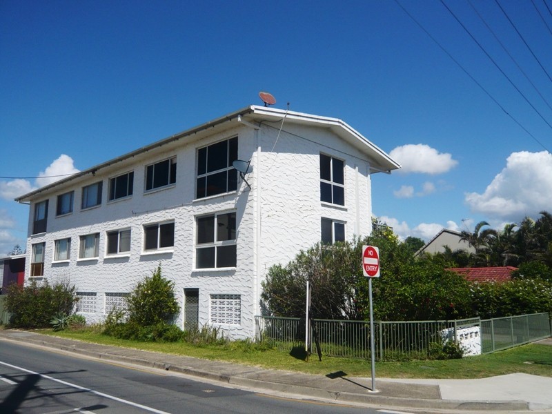 1/4 Seabeach Ave, Mermaid Beach QLD 4218