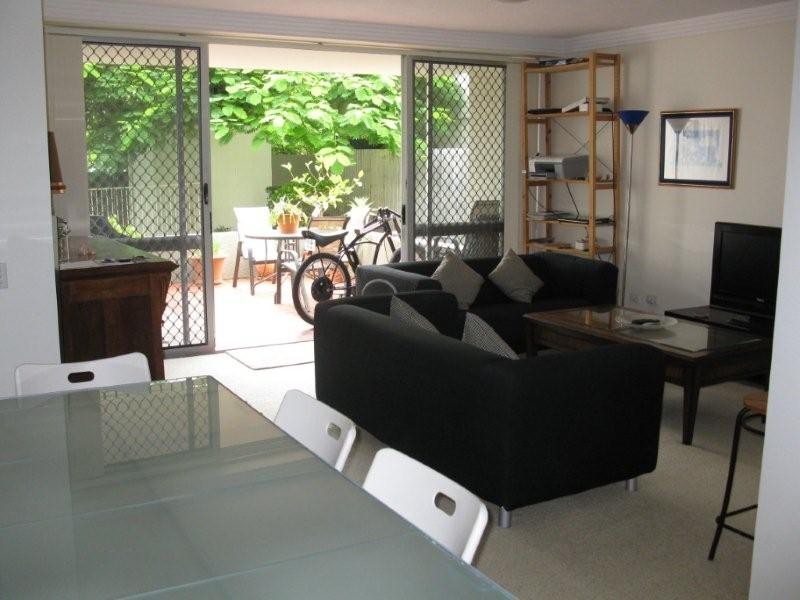 1/42 Britannia Avenue, Broadbeach QLD 4218