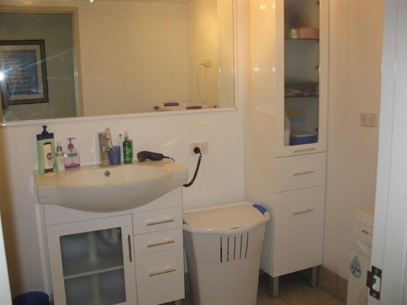 1/42 Britannia Avenue, Broadbeach QLD 4218