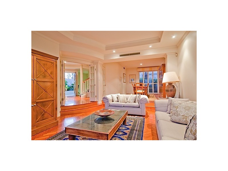 Beach House 3 ‘La Sabbia’. 74 Old Burleigh Road, Surfers Paradise QLD 4217