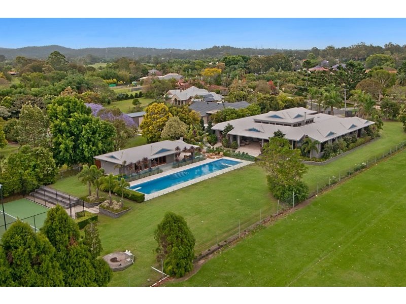 23 Maryland Av, Carrara QLD 4211