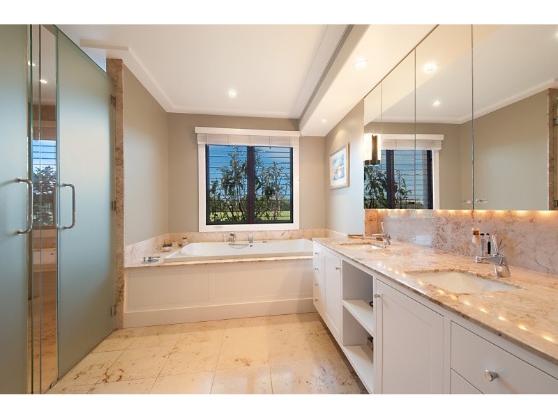 23 Maryland Av, Carrara QLD 4211