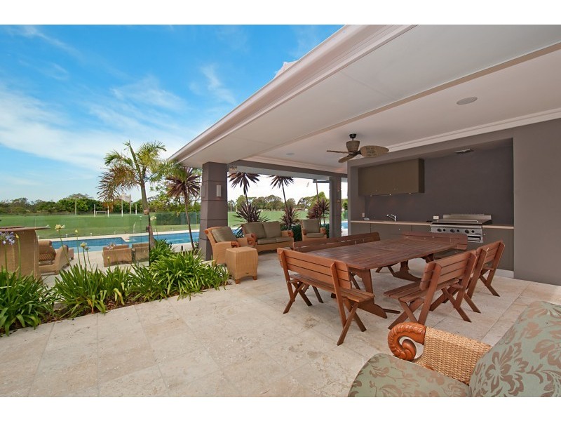 23 Maryland Av, Carrara QLD 4211