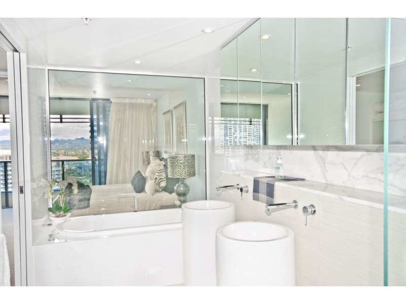 21507 Charles Avenue”Oracle”, Broadbeach QLD 4218