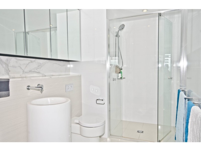 21507 Charles Avenue”Oracle”, Broadbeach QLD 4218