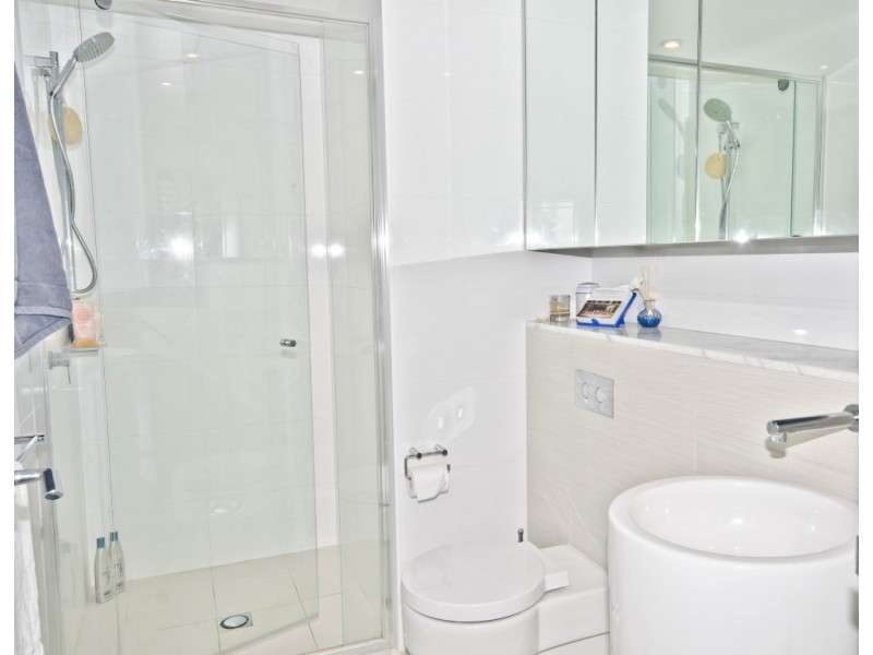 21507 Charles Avenue”Oracle”, Broadbeach QLD 4218