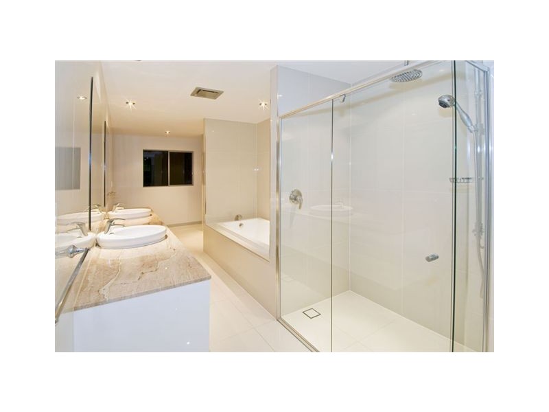 8006A Vista Drive, Benowa QLD 4217