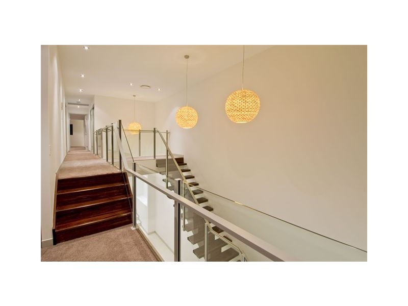8006A Vista Drive, Benowa QLD 4217
