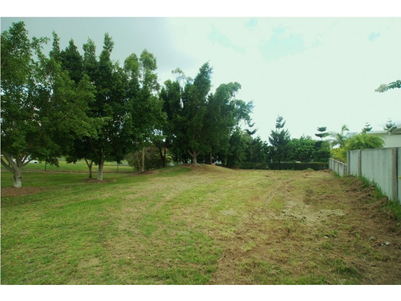6017 Vista Drive, Benowa QLD 4217