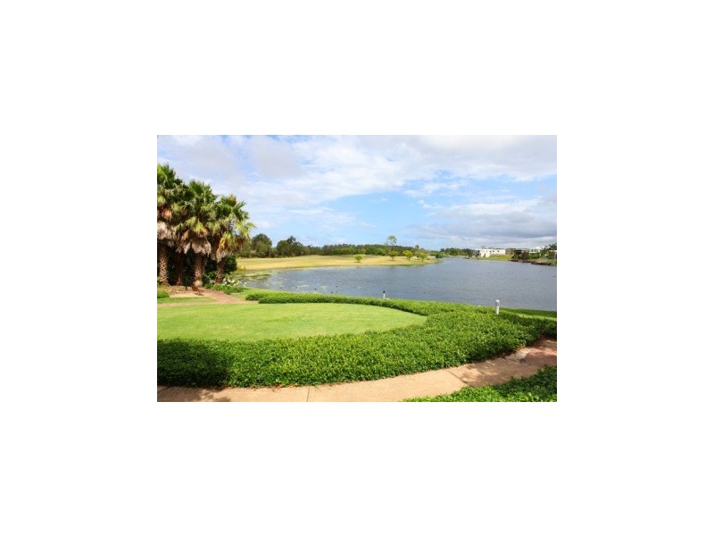 52 Lakelands Drive, Merrimac QLD 4226