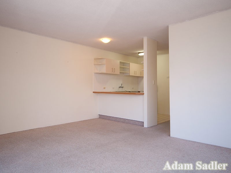 12 Linden Court, 21 Armrick Avenue, Broadbeach QLD 4218