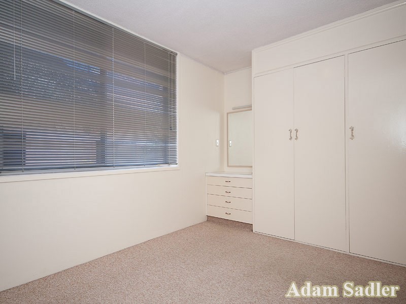 12 Linden Court, 21 Armrick Avenue, Broadbeach QLD 4218