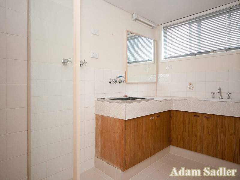 12 Linden Court, 21 Armrick Avenue, Broadbeach QLD 4218