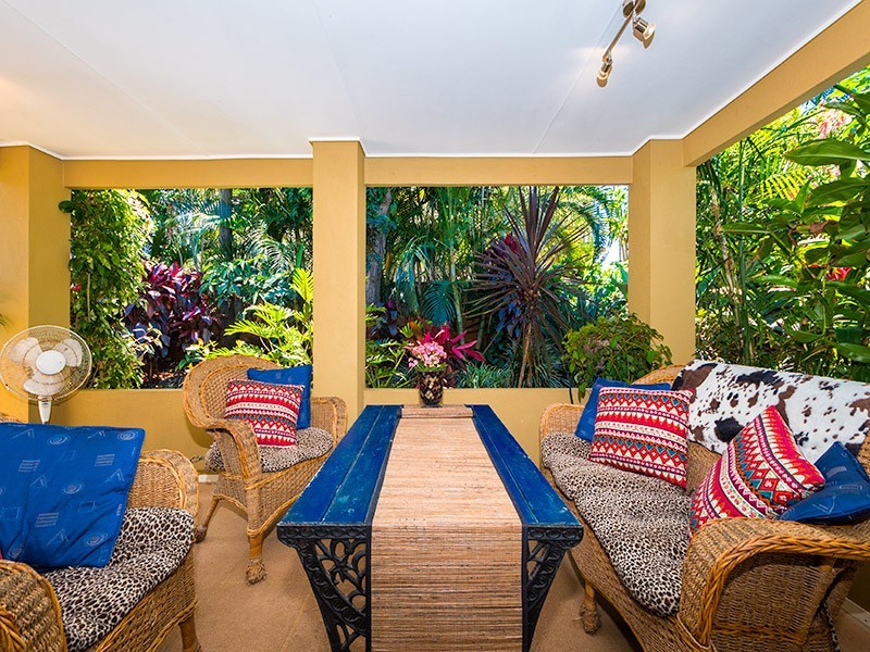 115 Monaco Street, Broadbeach Waters QLD 4218